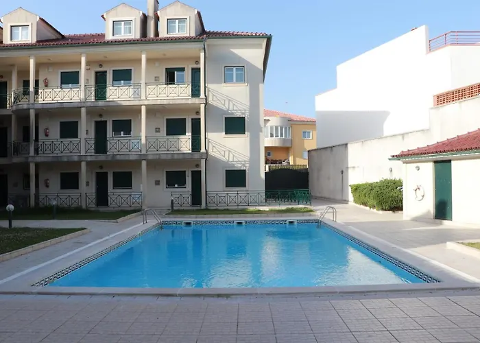 Fantastic With Pool Access Pataias
